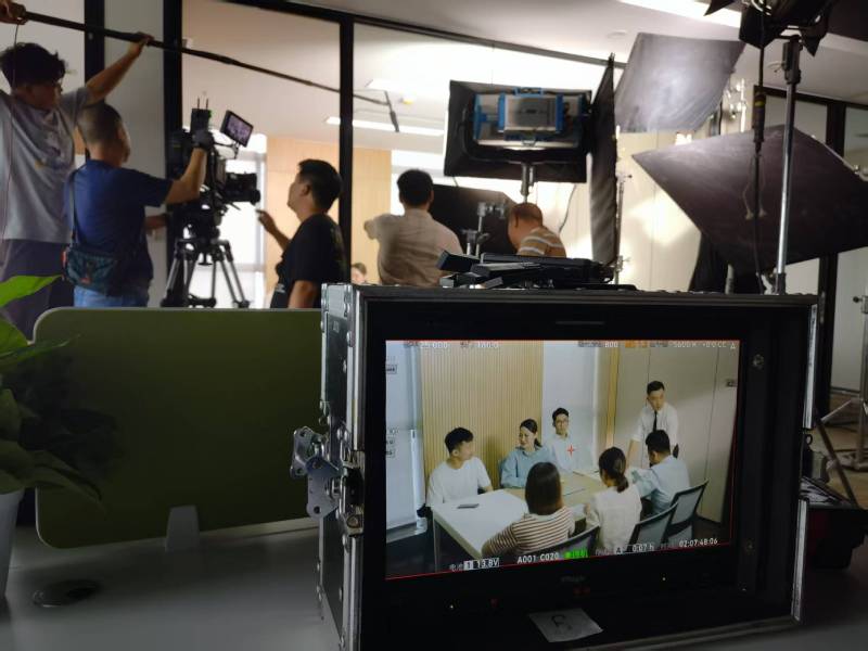 九寨沟县TVC拍摄公司：科技产品视觉化大师，诠释未来感与功能美学