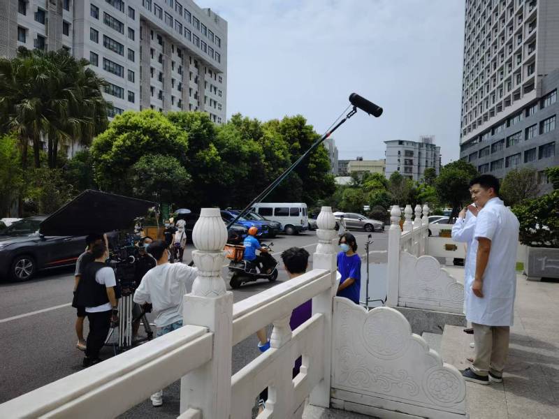 九寨沟县广告片拍摄公司低成本实现高规格制作的诀窍